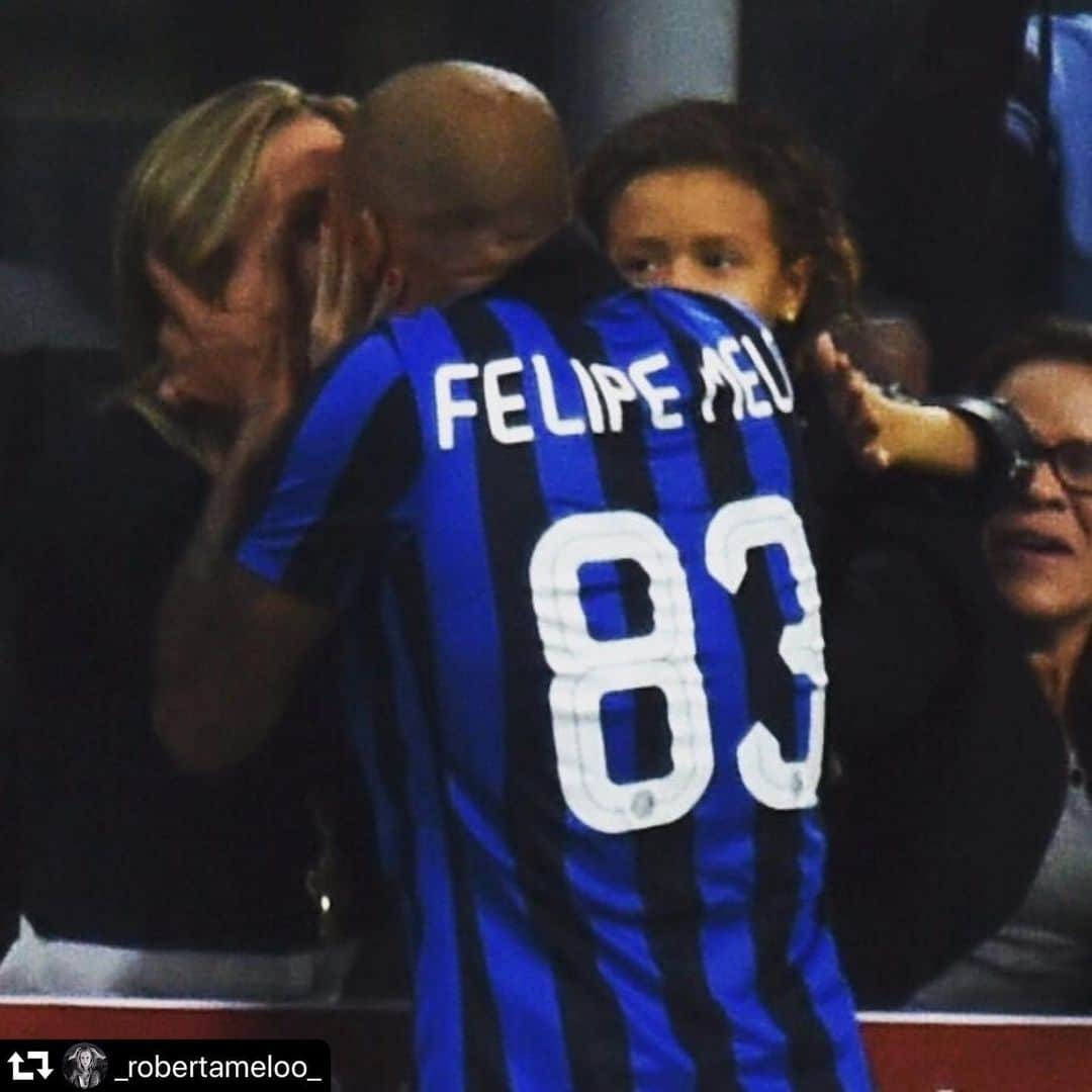 フェリペ・メロさんのインスタグラム写真 - (フェリペ・メロInstagram)「Tbt ousado,coxxxxxtuma fazer gol e dar aquela beijoca na gata em pleno San siro!! #obrigadoJesus #mystyle #ousadura #ousado #tbt #inter #esposa #familia #amala #semprenelmiocuore」5月31日 1時37分 - felipemelo