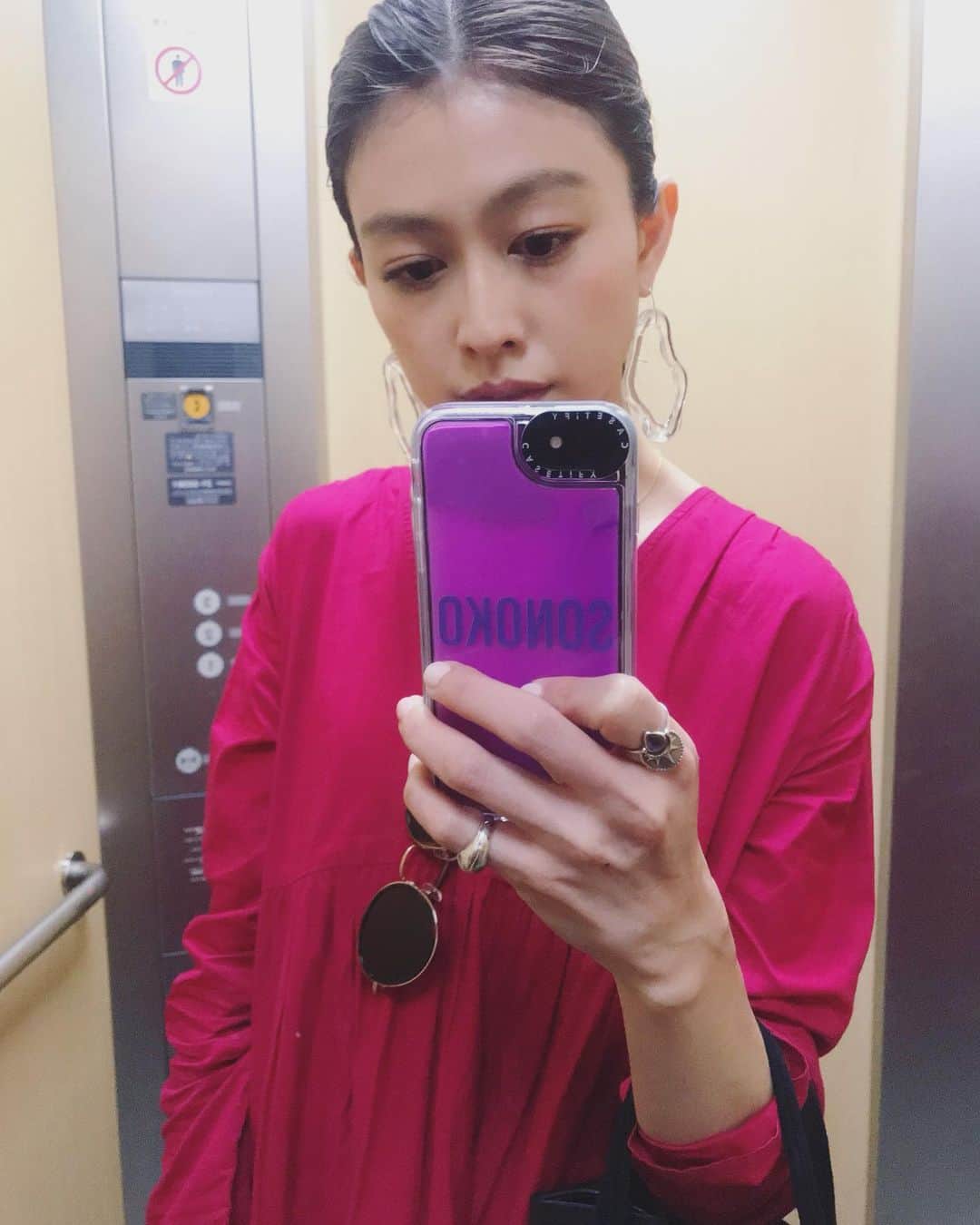 木野園子のインスタグラム：「早く寝よう寝ようと思うと夜更かししてしまうタイプの、、💤けど、そろそろおやすみなさい、、、🌝⭐️⭐️⭐️⭐️⭐️⭐️⭐️ ケース新しくしたよ💟  #goodnight #おやすみ #casetify  #StateYourCase」