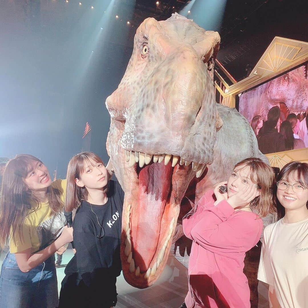 坂口理子さんのインスタグラム写真 - (坂口理子Instagram)「Tレックスちゃん🦖 かわいーー飼いたいーー！ 恐竜だいすき🥺 また会えて嬉しかったです🥺 #指原莉乃大感謝祭 #マリンメッセ福岡 #ディノアライブ #ティラノサウルス  #恐竜 #飼いたい  #ジュラシックパーク #行きたい」5月30日 20時11分 - ricopi__hkt48