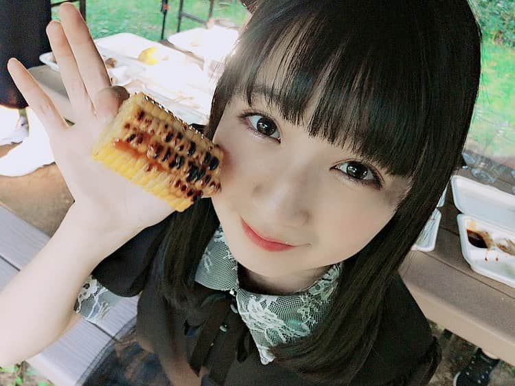 今村麻莉愛さんのインスタグラム写真 - (今村麻莉愛Instagram)「. 焼きもろこし大好き♥ ・ #焼きもろこし  #バーベキュー  #bbq  #hkt48 #今村麻莉愛」5月30日 20時31分 - maria_0914_