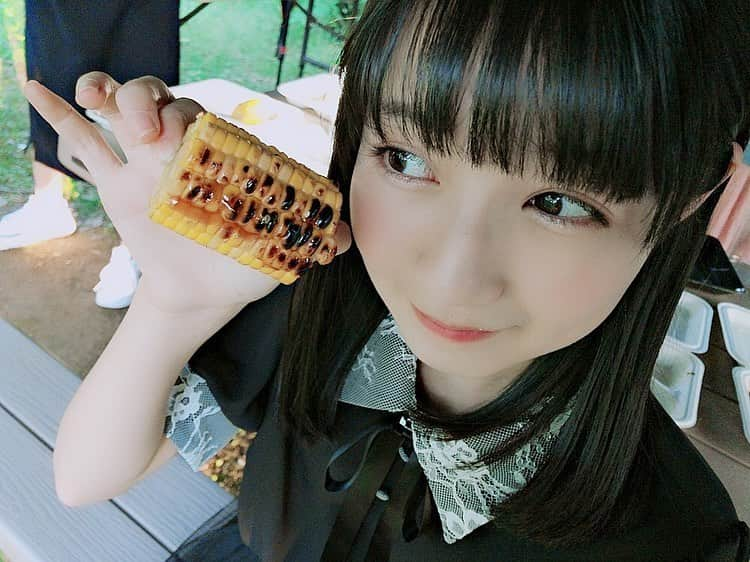 今村麻莉愛さんのインスタグラム写真 - (今村麻莉愛Instagram)「. 焼きもろこし大好き♥ ・ #焼きもろこし  #バーベキュー  #bbq  #hkt48 #今村麻莉愛」5月30日 20時31分 - maria_0914_