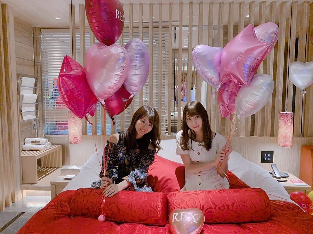 のインスタグラム：「. . . . 赤坂に新しくホテルがオープン✨ HOTEL REXの内覧会へいってきました✨✨🥂 . デザイナーズホテルで 一つ一つのお部屋の内装が違いました！ 広かった☺️ そして新しいからもちろんだけど綺麗♡ アメニティーもたくさん♡ . 各階のお部屋を覗いたよ✨💡 赤坂駅から徒歩2分で近い🖤🖤 . #HOTELREX#ホテルレックス#ゴージャス#ラグジュアリー#スタイリッシュ#赤坂#東京#旅行好き#旅行行きたい#旅好き#国内旅行#海外旅行#リゾートホテル#ホテル好き#akasaka#tokyo#hotel#openparty」
