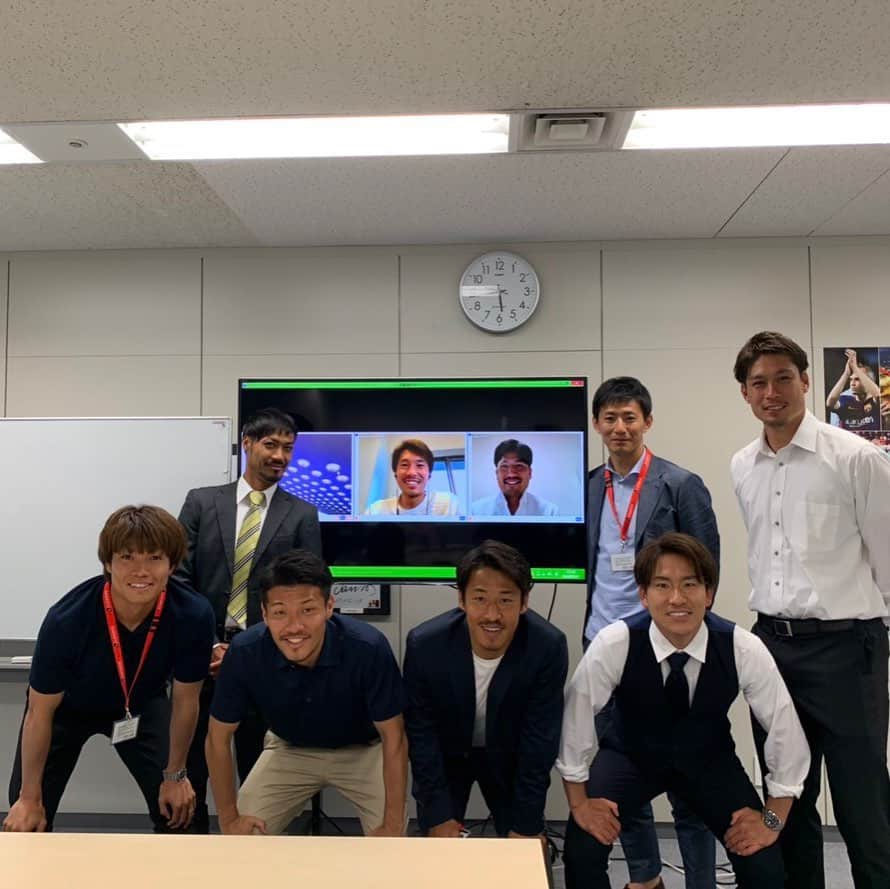 のインスタグラム：「# 先日、日本プロサッカー選手会の理事会がありました。  選手会は選手の環境改善や地位向上、サッカー文化の普及、振興、社会貢献という目的のもと活動しています。  日本サッカーが発展するためにも議論することは沢山あります。より良い方向に発展していくために少しでも貢献出来たらと思います！  #日本プロサッカー選手会 #理事会  それにしてもテレビ会議って便利な世の中！」