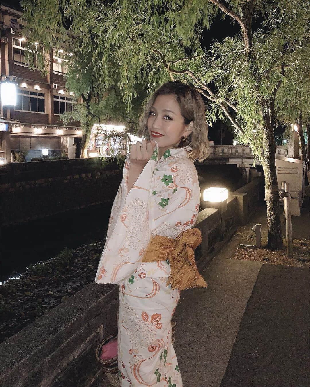 徳永 美乃里さんのインスタグラム写真 - (徳永 美乃里Instagram)「. 2連休予定なくてどーしよーーー って思ってたけど 温泉いきたくなって 急遽2日前に予約😌♨️笑 @chika__71 と 城崎温泉行ってきたよー❤️ 車でのんびり🚗いってきました😌笑 ご飯食べて湯巡りして リラックスした一泊二日だた❤️ 温泉ええなぁぁ て2人で話しながら浸かってました♨️ 最近夜遊びより昼お出かけしたり 旅行行ったりするのが好き😌 もう帰ってきて家でゆっくり してるよー🍑 明日からまたお仕事頑張ろう😌☝🏻」5月30日 20時38分 - tokunaga_minori