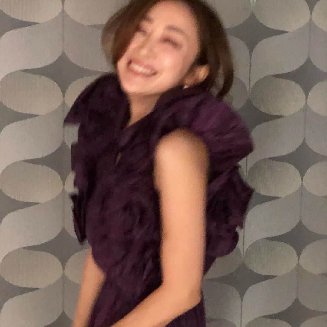 神崎恵さんのインスタグラム写真 - (神崎恵Instagram)「@kogisonofuku ちゃんが見つけてくれた衣装が、とても素敵でした💜 ヘアは @kanatumura さん。 @bitekicom 撮影のベージュピンクグラデーションも綺麗だった☺️ 今日も１日おつかれさまでした。」5月30日 20時45分 - megumi_kanzaki
