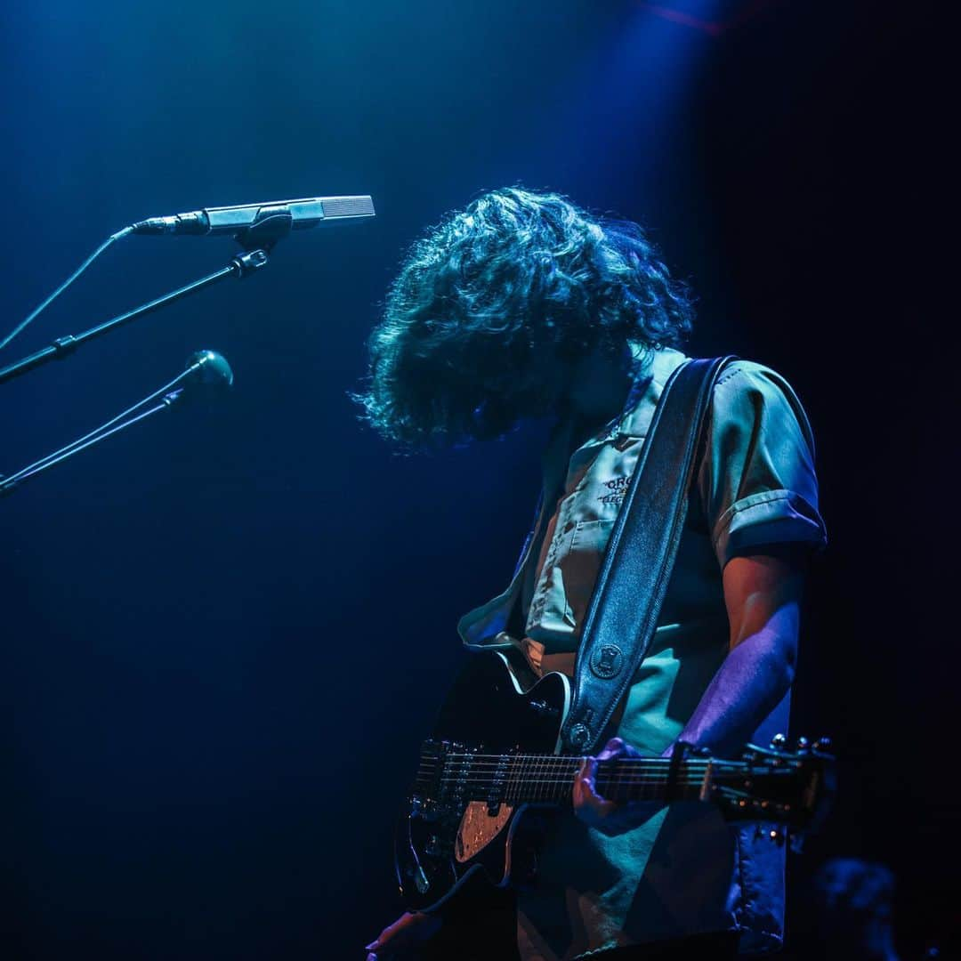 ホージアさんのインスタグラム写真 - (ホージアInstagram)「Had so much fun yesterday evening, thank you to everyone in Grand Rapids for bringing so much energy. Love 🖤 📸 @austinroa」5月30日 20時49分 - hozier