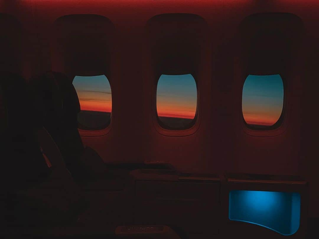 Kathryn Bernardoさんのインスタグラム写真 - (Kathryn BernardoInstagram)「This photo does not give justice to the beautiful sunset that greeted us upon take off. It’s almost as if it was saying goodbye. 😌 Perfect way to end our trip! 🥺 Thank you, Morocco! You were everything we expected and more! ❤」5月30日 21時09分 - bernardokath