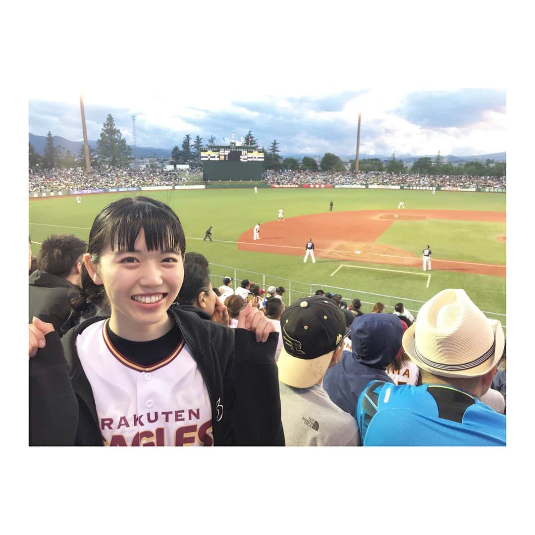 彩香さんのインスタグラム写真 - (彩香Instagram)「昨日、「楽天イーグルスVS西武ライオンズ」の試合で国家斉唱をさせて頂きました！！ とても貴重な機会を頂き、本当に感謝しています✨ 試合観戦も楽しすぎていっぱい声出しました📣‼️ 東北の楽天イーグルス、弘前市出身の外崎選手が所属している西武ライオンズ、どちらのチームも青森に関わっているので幸せでした💓 これから野球でも、弘前がもっと盛り上がると嬉しいですね⚾️✨ #楽天イーグルス #西武ライオンズ #はるか夢球場 #国家斉唱 #野球 #baseball」5月30日 21時08分 - saika_ringomusume
