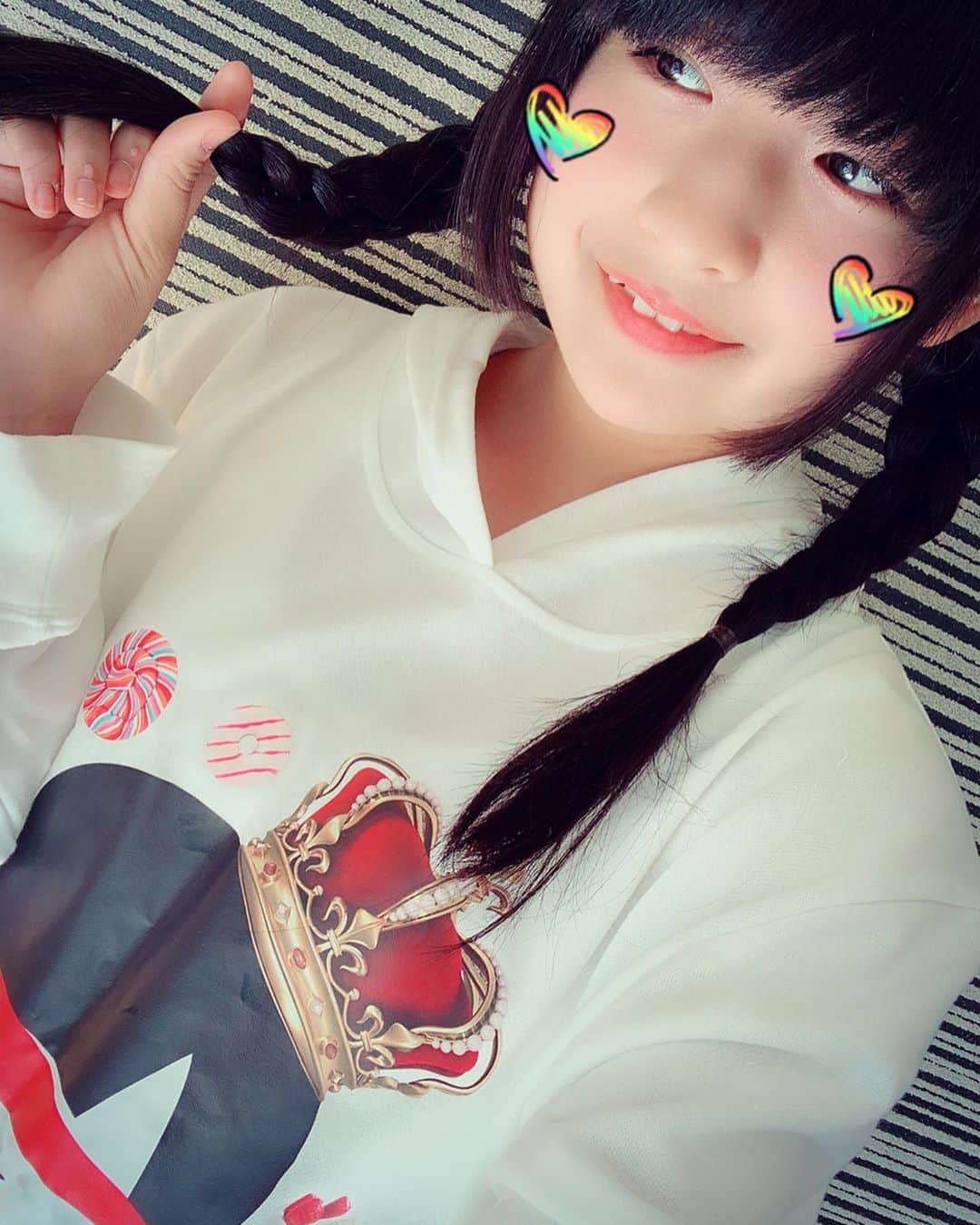 りりりのインスタグラム：「#三つ編み #久しぶり #りりり #まさとパーカー #元気です #今週も学校あと1日 #頑張ります」