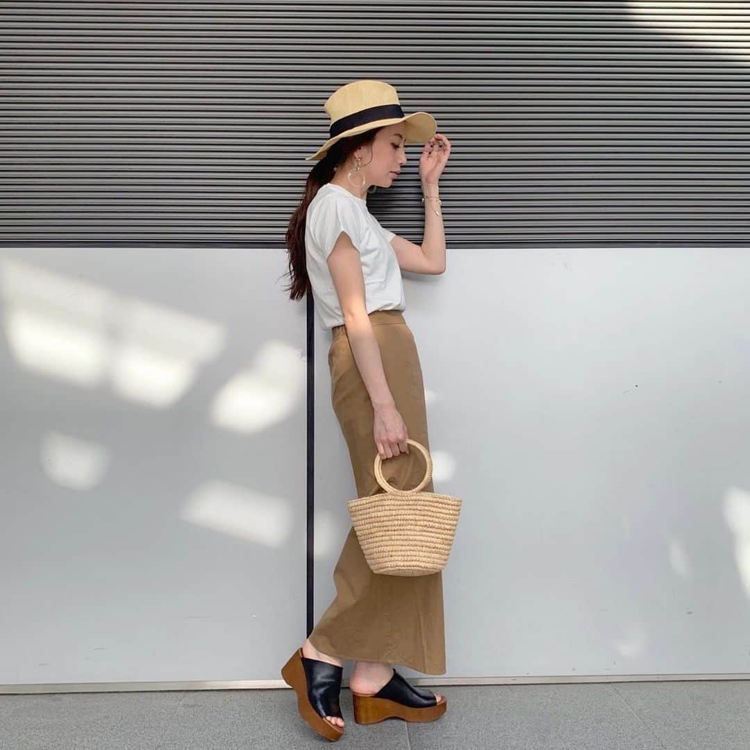 ungrid_minamiのインスタグラム：「. あしたからのスカートセット販売🌴 スカートとTシャツで10,000yenです‼︎ ぜひっ💓 @ungrid_official #Ungrid#アミュプラザ博多」