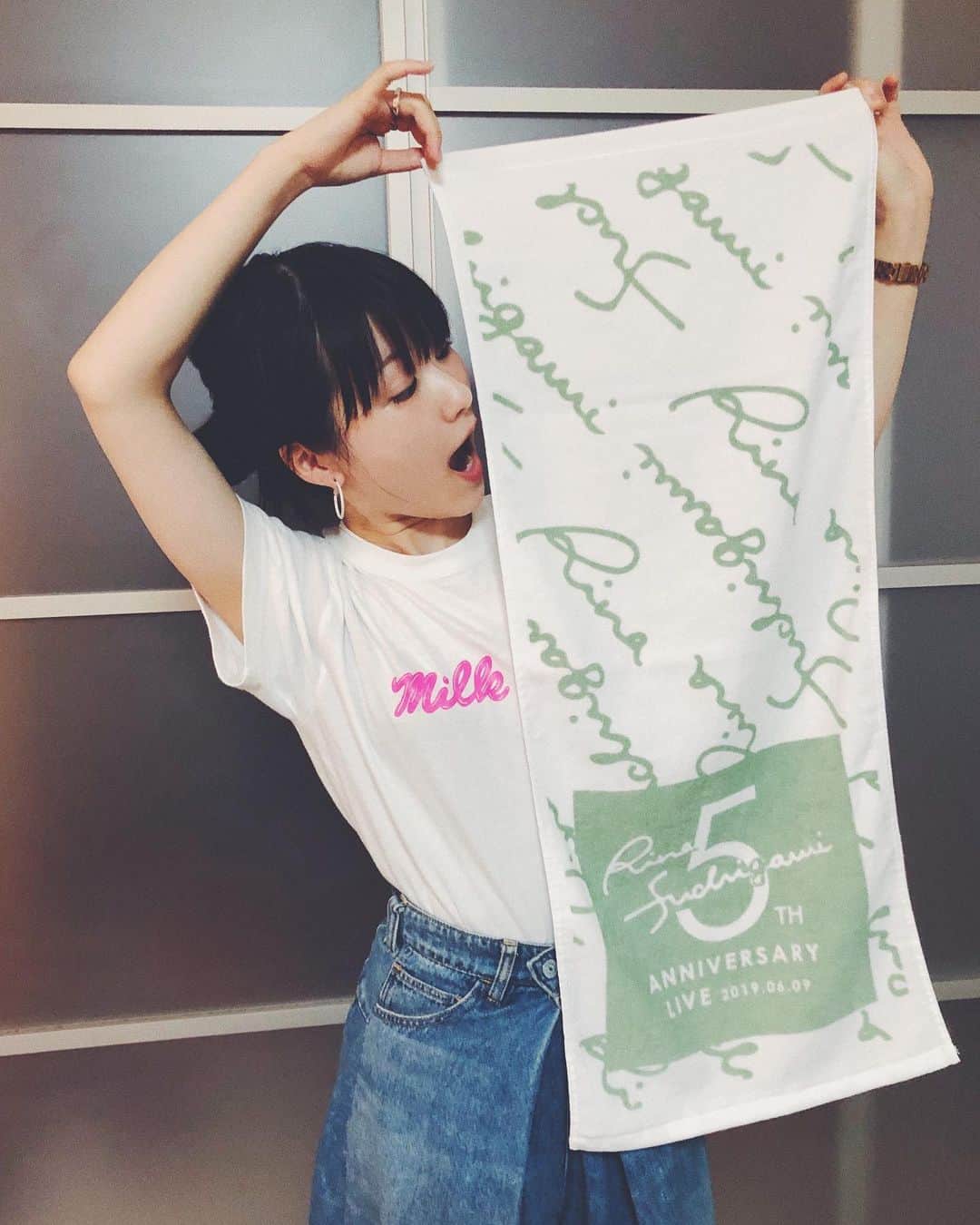 渕上里奈のインスタグラム：「⁑ 🌿 new goods 🌿  5th ANNIVERSARY LIVE タオル ¥2,500（税込） . . . ／ 「渕上里奈メジャーデビュー 5周年記念ライブイベント“5”」 6/9（日）@ VANQUISH より販売開始！！！ ＼  渕上手書きの筆記体をみさこがこんなに可愛くオシャレにデザインしてくれました︎ ︎💚 ぜひ会場にて︎︎！！」
