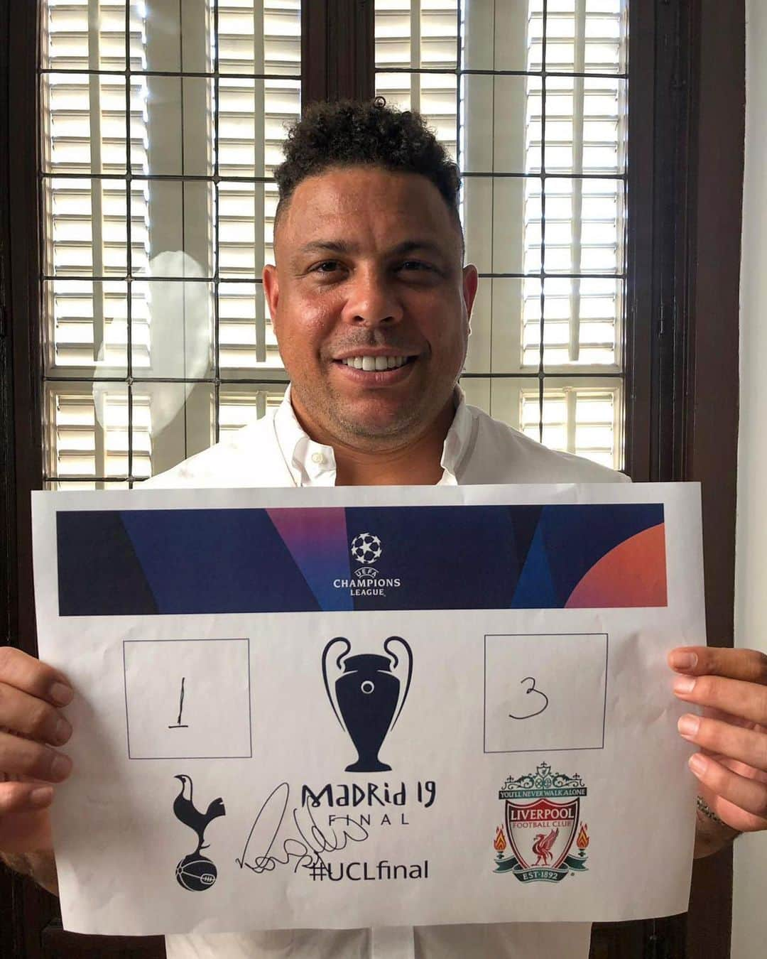 UEFAチャンピオンズリーグさんのインスタグラム写真 - (UEFAチャンピオンズリーグInstagram)「🇧🇷🔥 R9 is backing @liverpoolfc 🔴 Agree? 🤔🤔🤔 #UCLfinal」5月30日 21時25分 - championsleague