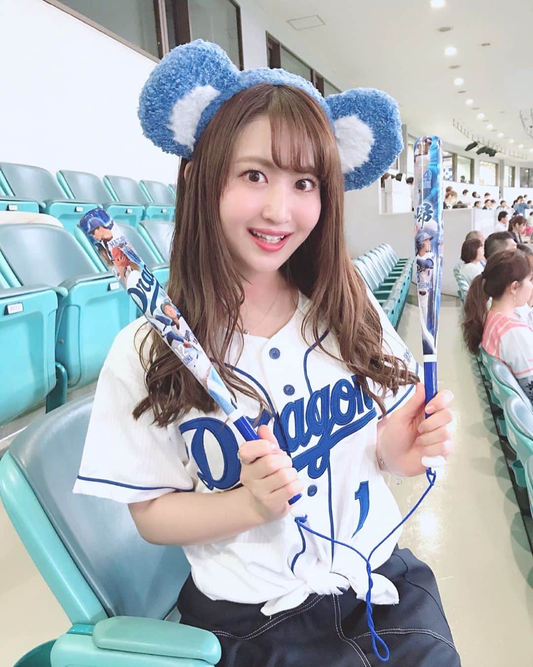 のインスタグラム：「♡ . ベイスターズ戦⭐ @ ナゴヤドーム ⚾️💙✨ . 今日は悔しい結果でしたが、、 明日からの巨人戦は勝利を💪🏻💕💕 . . ゆりオンニと(@yuri85s )🌹🌸 . #dragons #nagoyadome #nagoya #baseball #instagood #instagramjapan #japanesegirl #girls #中日ドラゴンズ #中日 #ドラゴンズ #京田陽太 選手 #京田選手 #横浜戦 #ベイスターズ戦 #横浜ベイスターズ #ナゴヤドーム #ドアラ #野球 #野球観戦 #ガールズシリーズ #ドラゴンズ女子 #ユニフォーム #ユニフォーム女子 #さわー野球 #沢井里奈」
