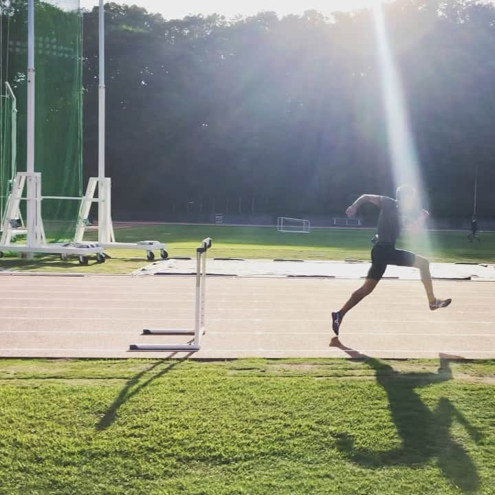 矢澤航のインスタグラム：「* 5th hurdles (8.9m) ぐるぐるの風に悩まされた もう少し動きにキレが欲しい 当日に向けて修正 * #110mh #hurdlegang #hurdler #DESCENTE #mizuno #savas #next2tottori」