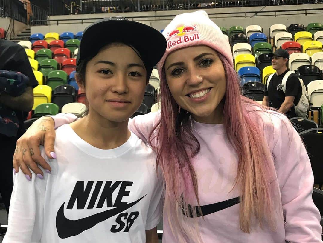 中山楓奈さんのインスタグラム写真 - (中山楓奈Instagram)「SLS WORLD TOUR 2019 LONDON 6位でした。 決勝は、緊張しすぎて半泣きでした。 良い経験をさせて頂き、ありがとうございました。 西川さん、早川さん、桑田さん大変お世話になりました。 ありがとうございました。 次は、フロントk決めたいです🙂 @momiji_nishiya830 @nanakafujisawa  @kaya_suika_isa @yumeka_oda_1030  のお陰で楽しい遠征になりました。 ありがとうございました。 #ムラサキスポーツイオンモール高岡店RIDER＃2019jrsfスケートボード強化指定選手#girlsskate#skateboard #skatebording #skater#skatelife #skate#sk8#sls」5月30日 21時32分 - funa_nakayama