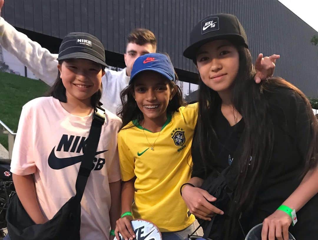 中山楓奈さんのインスタグラム写真 - (中山楓奈Instagram)「SLS WORLD TOUR 2019 LONDON 6位でした。 決勝は、緊張しすぎて半泣きでした。 良い経験をさせて頂き、ありがとうございました。 西川さん、早川さん、桑田さん大変お世話になりました。 ありがとうございました。 次は、フロントk決めたいです🙂 @momiji_nishiya830 @nanakafujisawa  @kaya_suika_isa @yumeka_oda_1030  のお陰で楽しい遠征になりました。 ありがとうございました。 #ムラサキスポーツイオンモール高岡店RIDER＃2019jrsfスケートボード強化指定選手#girlsskate#skateboard #skatebording #skater#skatelife #skate#sk8#sls」5月30日 21時32分 - funa_nakayama