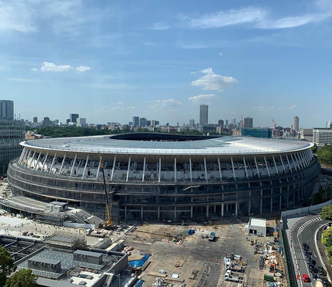 のインスタグラム：「新国立競技場。 #tokyo2020 #JOC事務局からの眺め #ちなみに旧国立競技場で一番最後に跳んだのは私です」