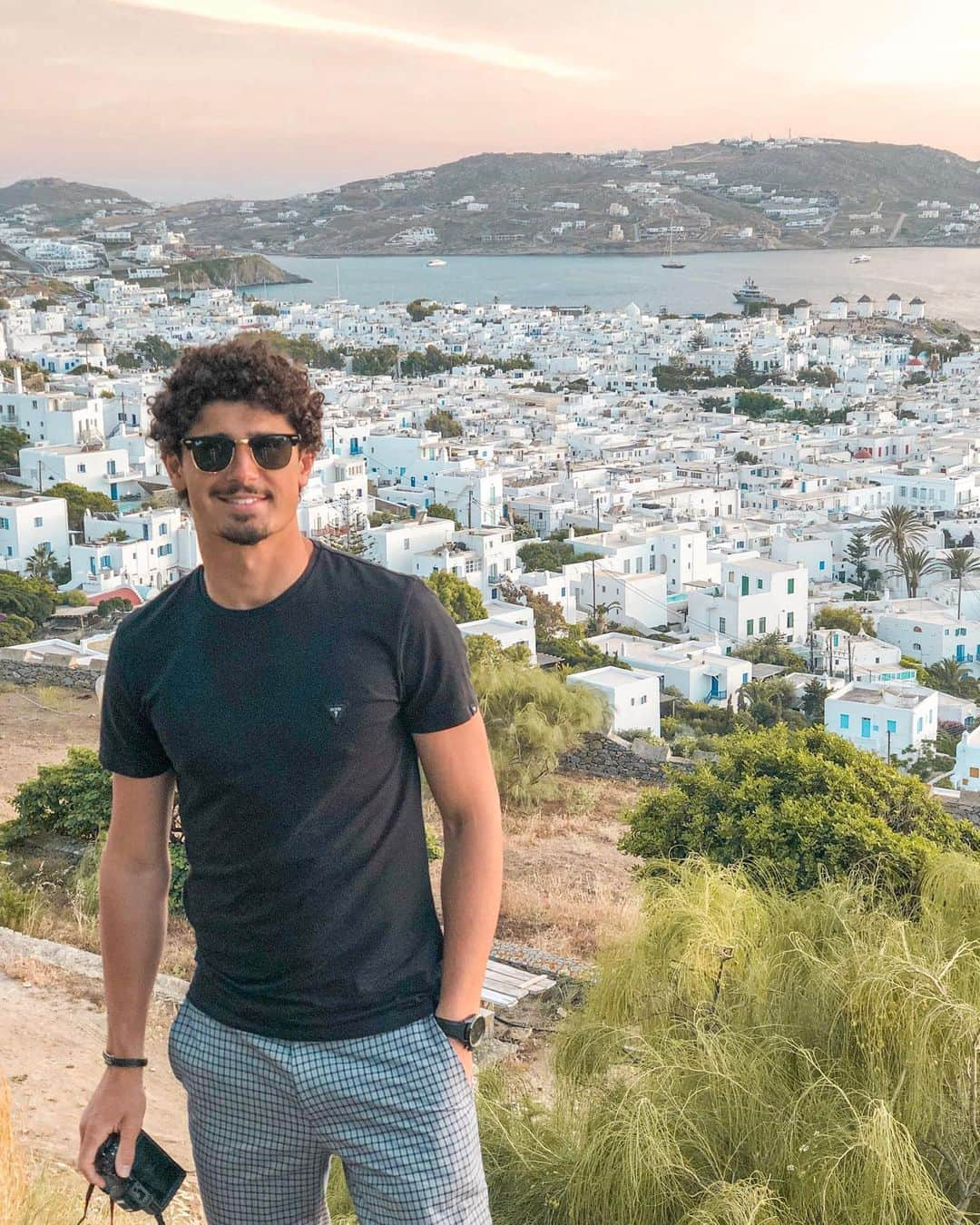 アンドレ・ラマーリョさんのインスタグラム写真 - (アンドレ・ラマーリョInstagram)「Watching the Sunset from #180sunsetbarmykonos 🇬🇷🔵⚪️」5月30日 21時44分 - ramalho92