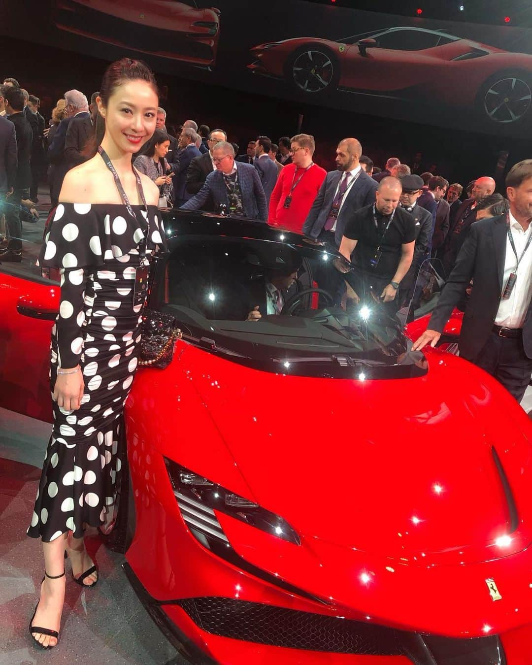 白田久子さんのインスタグラム写真 - (白田久子Instagram)「SF90stradale World Premiere 今回の旅のメインはこれ🏎 フィオラノサーキット上での特別な空間でした！ #ferrarisf90stradale  #worldpremiere  #fioranocircuit  #ferrari」5月30日 21時45分 - hisako_shirata