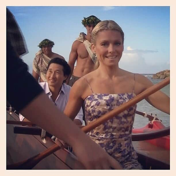 ケリー・リッパさんのインスタグラム写真 - (ケリー・リッパInstagram)「#tbt 2012 Hawaii with my homie @danieldaekim Swipe to see our Hawaiian ride. DDK travels in style. 🌺🌴🐚🍍」5月30日 21時45分 - kellyripa