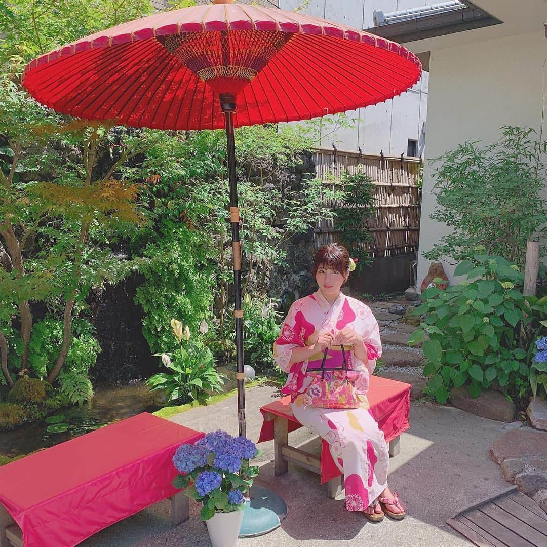 ちとせよしのさんのインスタグラム写真 - (ちとせよしのInstagram)「お昼を食べたお店での1枚です(๑˃̵ᴗ˂̵)♡ しらすとマグロの漬け丼食べたよん︎︎︎︎☺︎ ･ ･ ･ #selfie #yukata  #浴衣 #鎌倉観光 #あら珠」5月30日 21時41分 - chitose_yoshino