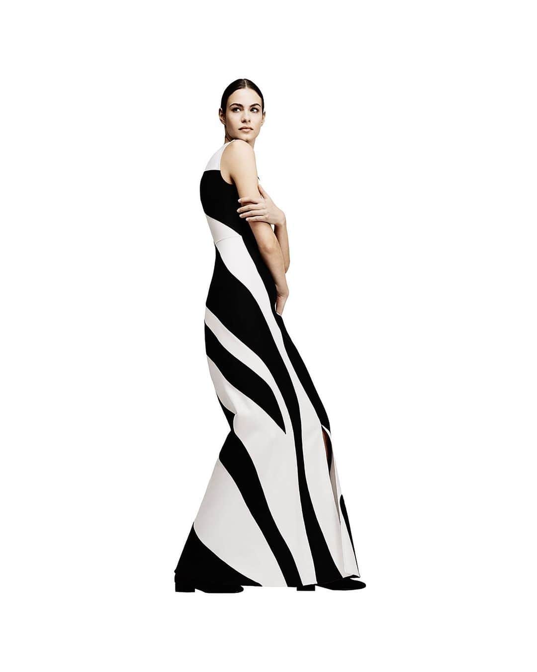 ミラショーンさんのインスタグラム写真 - (ミラショーンInstagram)「Zebra intarsia double-faced silk for a special evening.  #milaismilano #milaamilano #tendenze #neutrals #stileitaliano #newclassic #simplychic #madeinmilan #couturefashion #hautecouturedress #milanfashion #milanofashion #fashion #madeinitaly #madebyhand」5月30日 21時42分 - milaschon_official