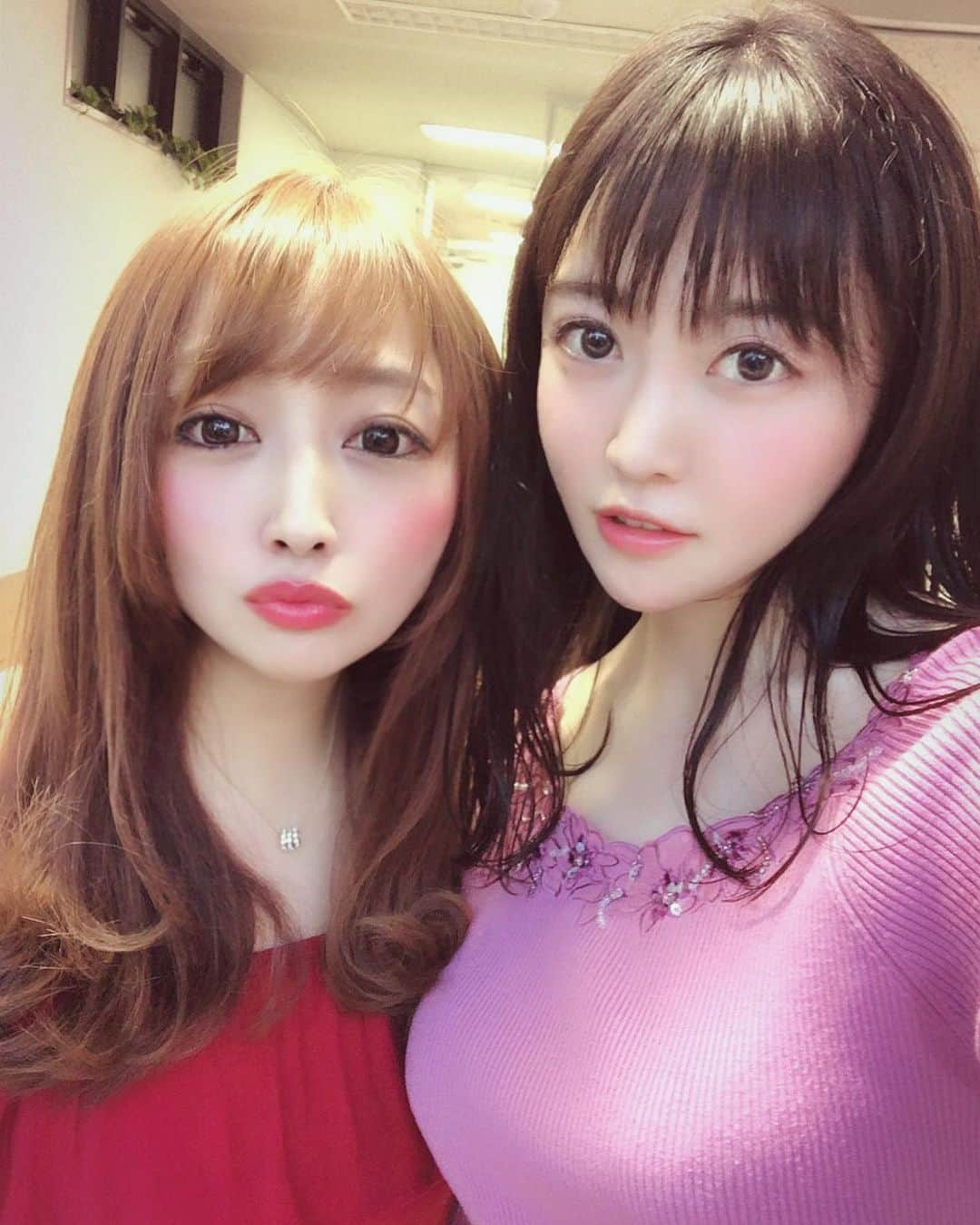 橋元優菜のインスタグラム：「☆ 久々に会えた天使👼まりりん💕 お誕生日プレゼントいただきました🎁嬉しいよー😭ありがとう😭 ☆  いつも的確で思いやりのこもったアドバイスをくれるまりりん💌 受験終わったら沢山遊んでね🤤 ☆ ☆ ☆  #黒髪 #美女 #天使  #ロリータ #茶髪 #唇 #japanesegirl #asiangirls #gravure #playboy #野球女子 #野球 #アナスイ #前髪 #横浜denaベイスターズ #tokyo #オトナ女子 #アラサー #model #ヘアスタイル #ダイエット」