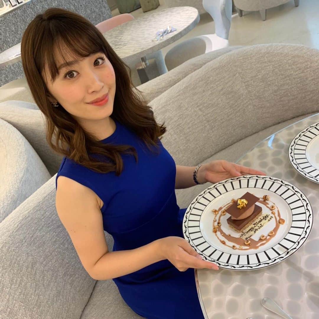 上野優花さんのインスタグラム写真 - (上野優花Instagram)「愛理ちゃんお誕生日おめでとう🤗💐 当日に一緒に過ごせて幸せです。張り切って11時に行ったらお客が私たちだけでした🤣貸切✨ . お人形のような見た目な上に、芯のしっかり通った大人の女性になっていって、年下なのについ頼ってしまいます😂✨これからもよろしくね💓 #一人っ子同盟 #出会って9年目 #diorカフェ #dior #birthdaygirl #28歳なりたてほやほや愛理ちゃん #動画をご覧の通りテンションは二人とも低めです」5月30日 21時46分 - yuka_ueno89