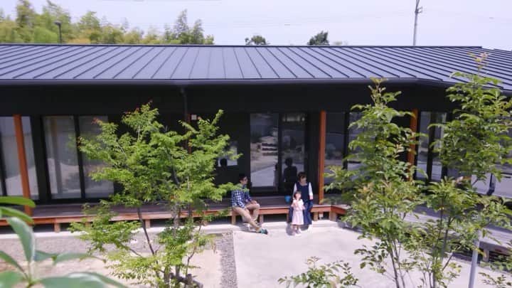 西荻窪ブランチ のインスタグラム：「#ナチュラル #ナチュラルな暮らし #子育て ⁣ #自然素材 #ハウスメーカー #平屋 -------------------------------⁣ 📸もっと写真を見るならコチラ @firststage_works ⁣ --------------------------------⁣ <相談会のお知らせ>⁣ 🔰住まいの間取り無料相談会⁣ 🔰設計士と直接話せる家づくり無料相談会⁣ --------------------------------⁣ <見学会のお知らせ>⁣ 🔰注文住宅の完成見学会⁣ --------------------------------⁣ ※詳しくはプロフィールに記載の公式サイトでご確認ください。⁣ ▼コチラ→ @firststage_works ⁣ . ⁣ ＜ファーストステージについて＞⁣ 耐震や断熱、デザイン、間取りやお金のことなど、家づくりについてどんなお悩みにも、「住みやすくてちょっとカッコイイ家」をモットーに新築の家を建ててきた設計士がお答えします👍⁣ . ⁣ 注文住宅の家づくりをご検討の方はホームページのお問い合わせフォームよりご連絡ください📩⁣ . ⁣ その他、各イベントや相談会には保育士のスタッフがおりますので、小さなお子さまも大歓迎！お友達やご家族連れでお気軽にお越しください😄⁣ 設計士と話している間は、保育士のスタッフがお子様をお預かりします😺⁣ .⁣ マイホーム計画を一級建築士事務所ファストステージの設計士と一緒に進めてみませんか❓😊⁣ .⁣ 🏠お近くのブランチへどーぞ🚗⁣ ファーストステージ三の丸ブランチ⁣ ファーストステートつくばブランチ⁣ ファーストステートひたちなかブランチ⁣ ファーストステージ西荻窪ブランチ⁣ ファーストステージ横浜ブランチ⁣ 📱家づくりのヒントはコチラ @nishiogikita ⁣ #一級建築士事務所 ⁣#ファーストステージ ⁣ .⁣ .⁣ #設計士と直接話せる家づくり ⁣ #無料相談会 #デザイン #家づくり ⁣ .⁣ #ちょっとカッコイイ家 ⁣#マイホーム計画 ⁣ #新築 #家 #注文住宅 #一戸建て #新築戸建て⁣ #工務店 #マイホーム #土地探し ⁣#HM選び #マイホーム記録 ⁣ .⁣ #水戸 #つくば #ひたちなか #杉並区 #横浜 #都内」