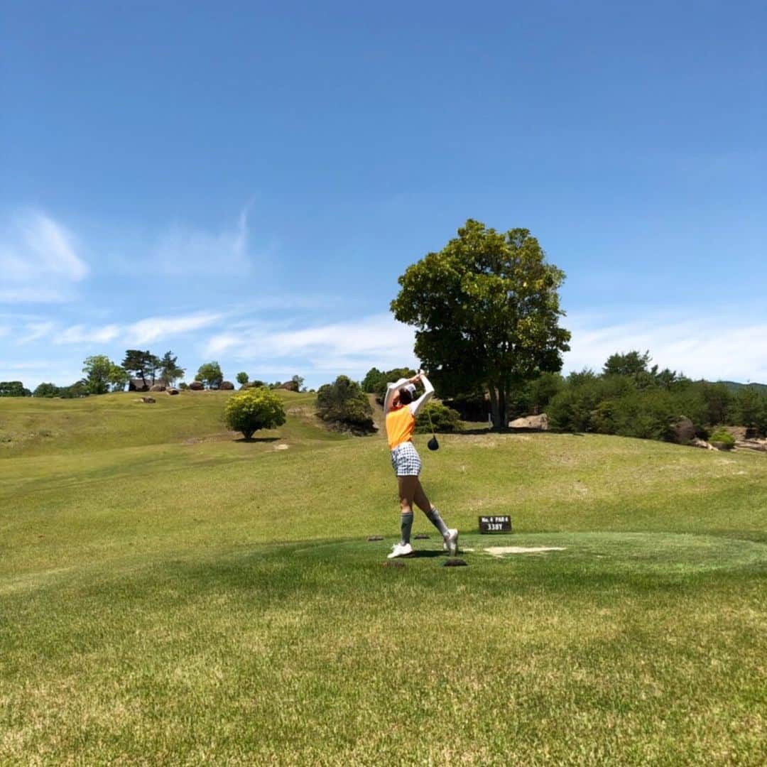 吉川亜樹さんのインスタグラム写真 - (吉川亜樹Instagram)「とある晴天の日のゴルフ⛳️ #ゴルフ#ゴルフ女子 #ゴルフウェア #ゴルフ日和#ゴルフスイング #ゴルフ好きな人と繋がりたい  #golf #吉川亜樹」5月30日 21時54分 - yoshikawa_aki
