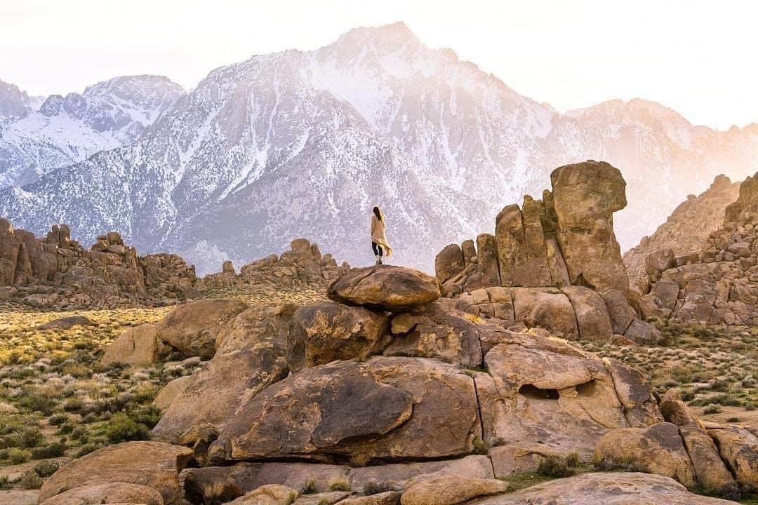 REIさんのインスタグラム写真 - (REIInstagram)「The Alabama Hills make us happy. What place brings a smile to your face?  Photo: @rosieladyblue in the Alabama Hills, #California #OptOutside」5月30日 22時00分 - rei