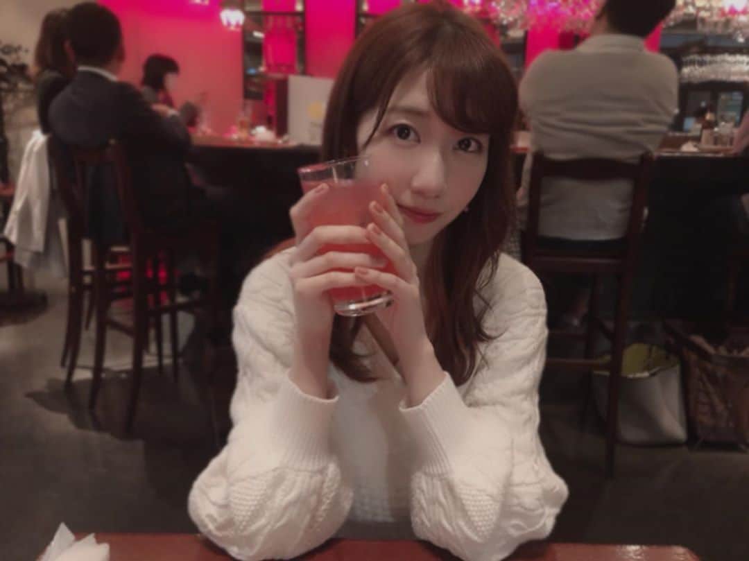 柏木由紀さんのインスタグラム写真 - (柏木由紀Instagram)「. 夜のカフェで甘いお酒を飲むのが 至福のときです...😌🍸 . (再投稿すみません🙇‍♀️💦)」5月30日 22時18分 - yukikashiwagi_official