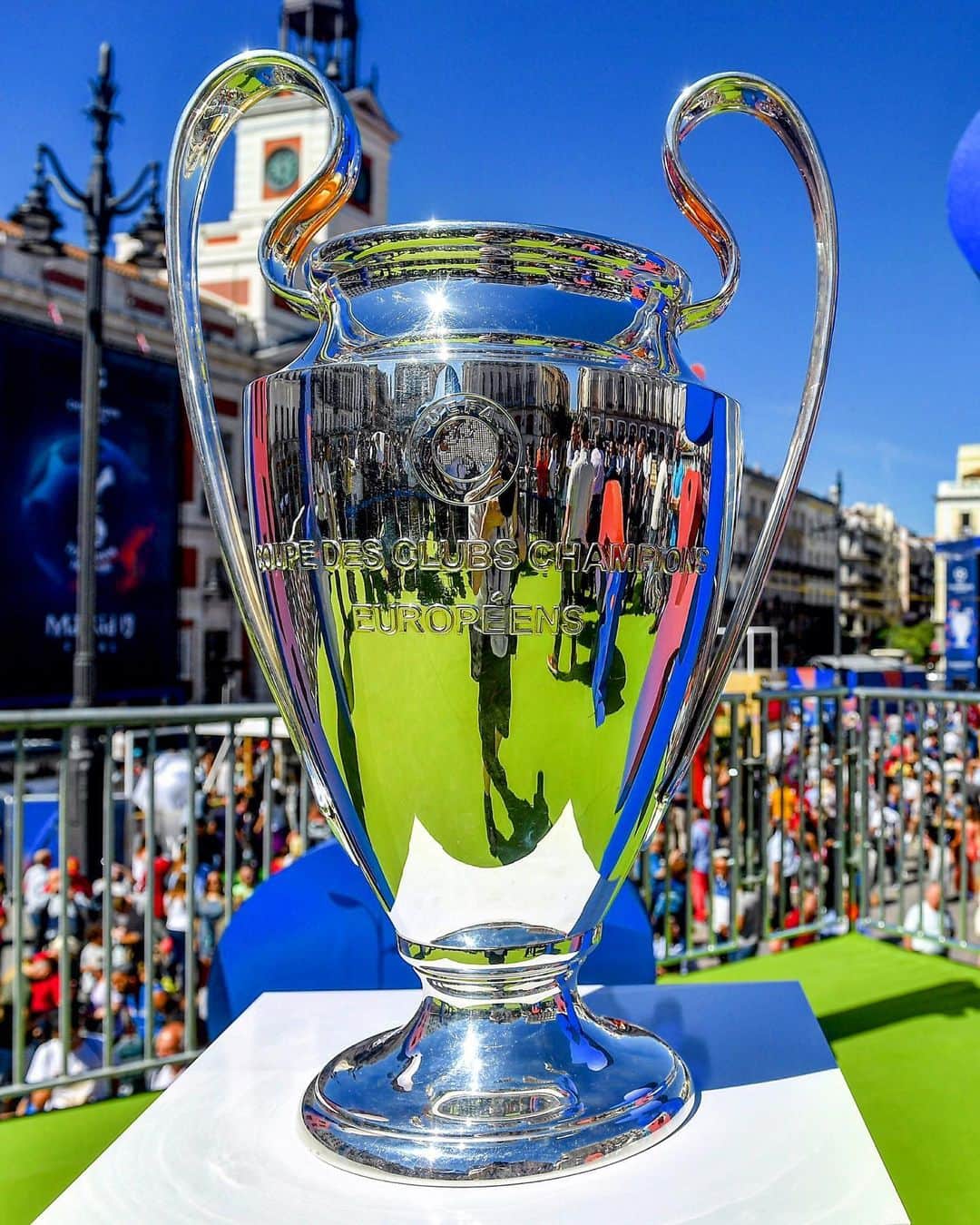 UEFAチャンピオンズリーグさんのインスタグラム写真 - (UEFAチャンピオンズリーグInstagram)「You see this 🏆 and think of which player lifting it? 🤔  #UCLfinal」5月30日 22時20分 - championsleague