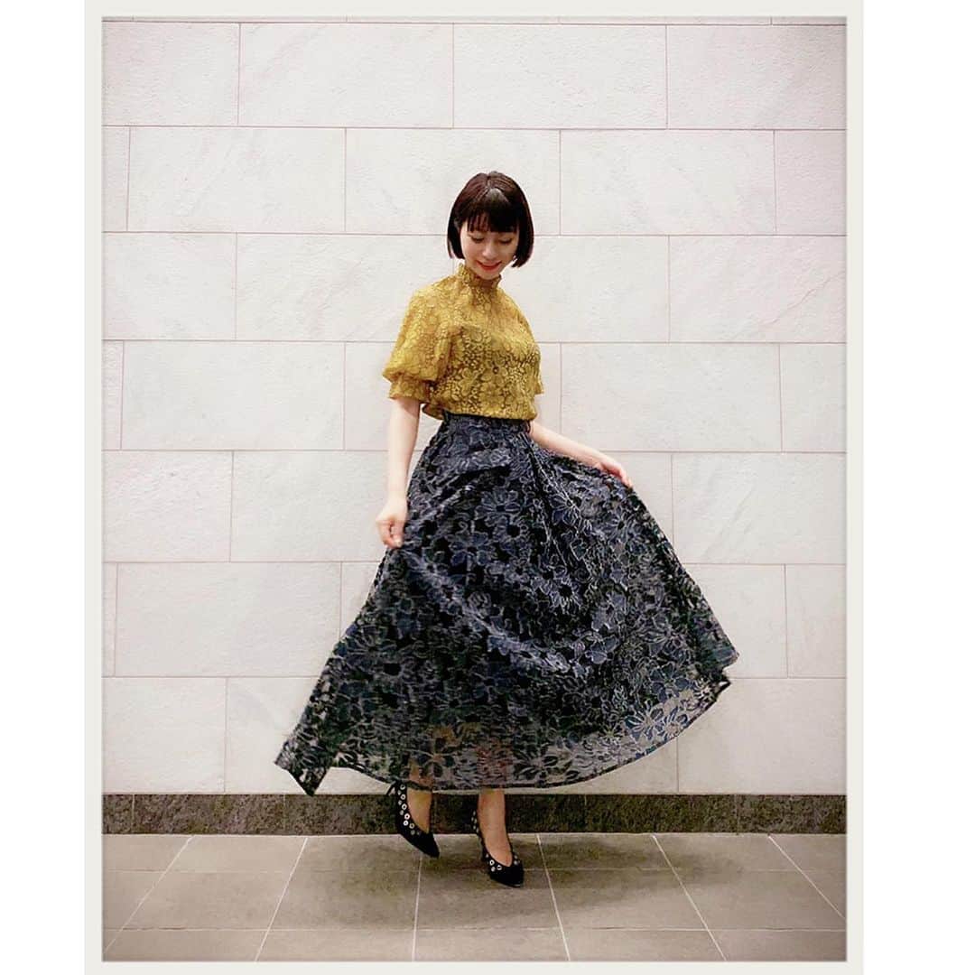 のインスタグラム：「2019.05.30 そろそろ夏服を‥🌞 👕#MURUA 👗#amerivintage 👠#sergiorossi  #着飾る愉しみ #fashion #レーストップス  #レーススカート」