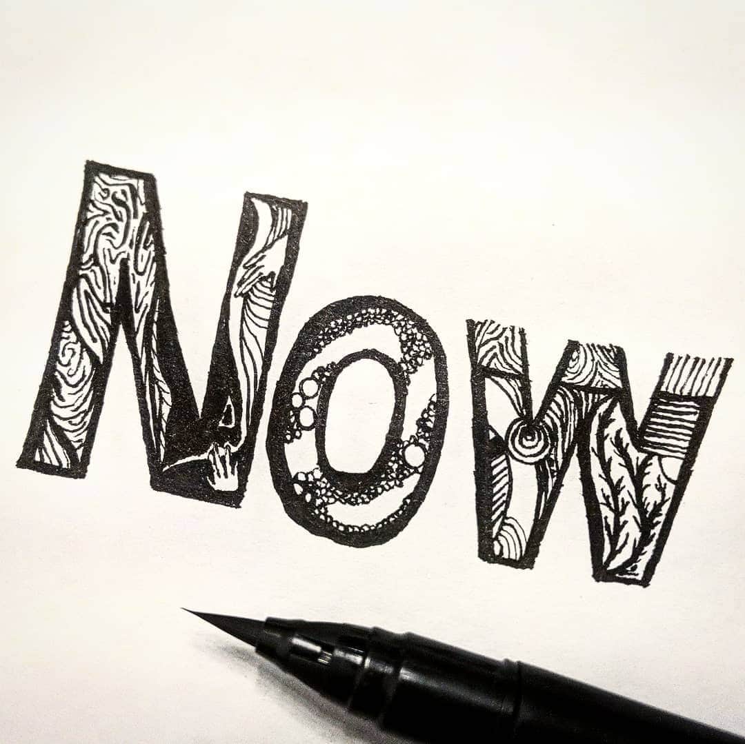 のインスタグラム：「Typography My friend, @solothinkers, gave me this inspirational book and it says "Do it Now!" Multiple times. I thought this phrase can help me do better. So I doodled this with a tiny brush. :) タイポグラフィ 友人のビルがくれた本を英語の強化のために読んでいたら、あの林先生の 「いつやるか？今でしょう。」 みたいなフレーズがたくさん出てきて これはやる気を刺激してくれるってことで ドゥー イット ナウ！ 筆ペンで落書きして目につくところに置きました✨ . . .  #doitnow #doitnow2019 #inspiration #successthroughpositivementalattitude #pma #inspirationalbooks #inspirationalphrases #typography #brushpen #blackandwhite #タイポグラフィ #林先生 #いつやるか今でしょ #ドゥーイット #筆ペン #白黒 #落書き #フレーズ #英語」