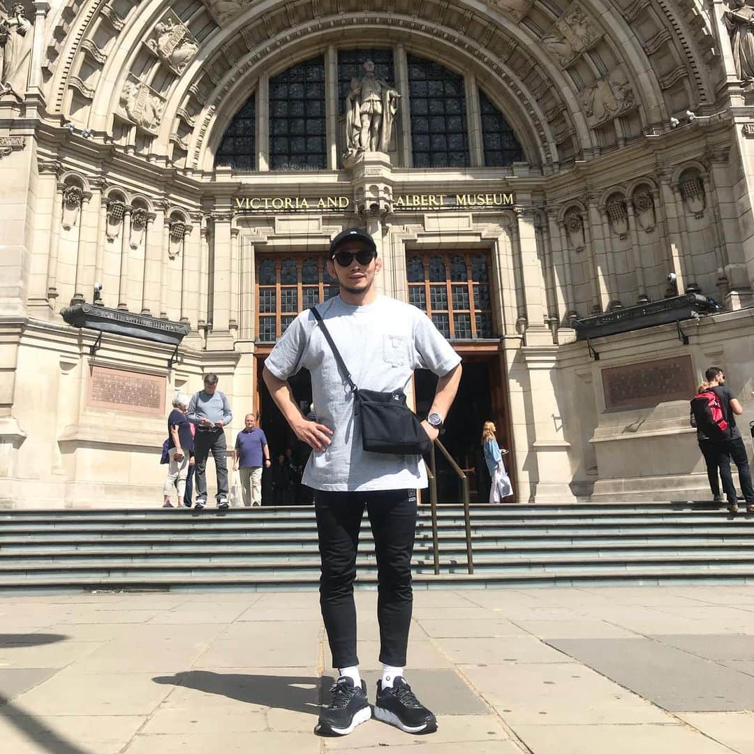 宇野薫のインスタグラム：「V&A Museum  #onehundredathletic #newerajapan  #100athletic #unocaolshowten  #caoluno #stussyjapan #hokaoneoneclifton5  #宇野薫 #宇野薫のテーマがありすぎコーディネート」