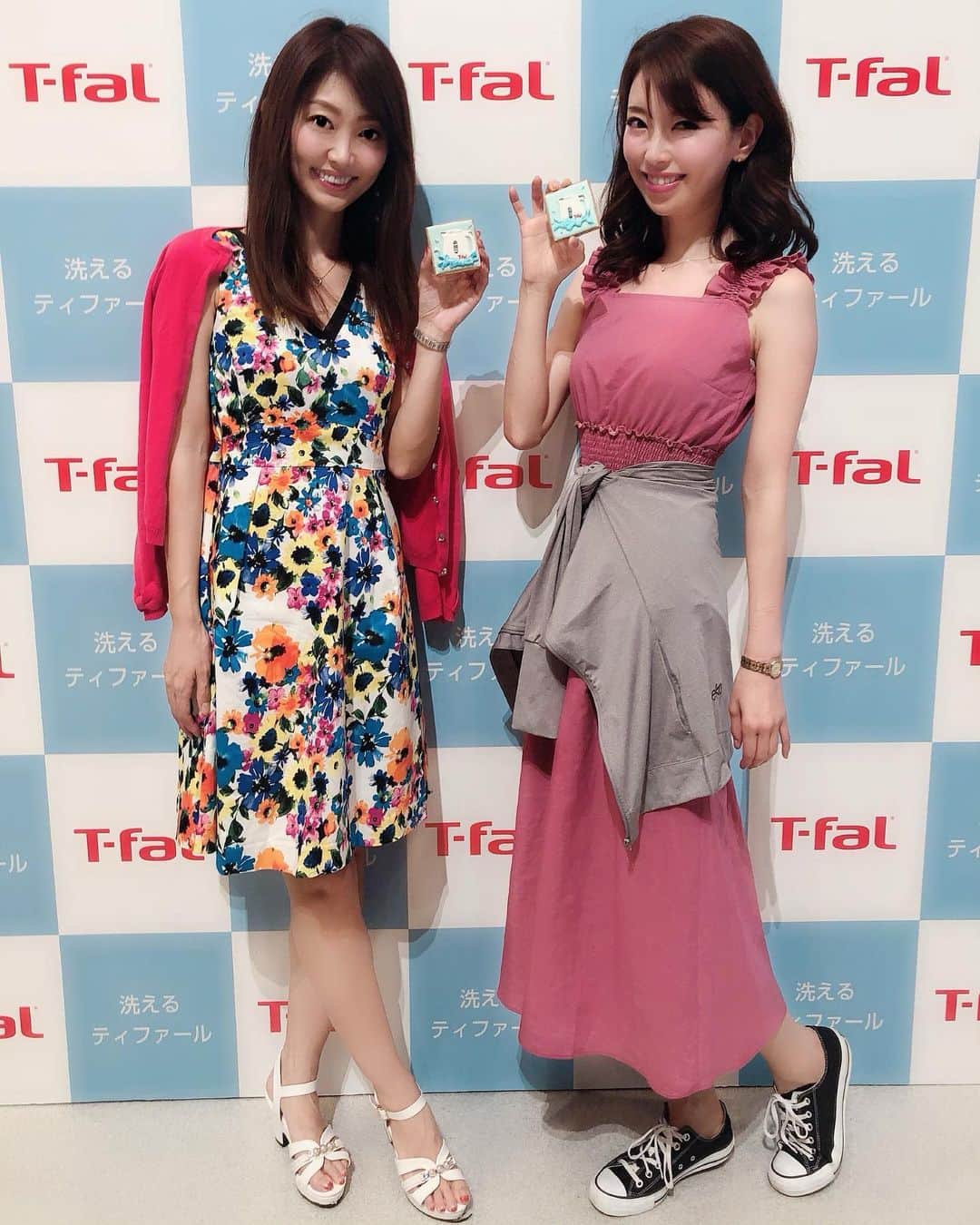 のインスタグラム：「ティファール様の @tfal_japan 新商品発表会にお招き頂きました🍳✨ * 取っ手のと・れ・る～♬︎♡ ティファーるっ♩♬♡ そう‼️あの有名なティファールさんです❤️ * フライパン以外にも🍳 電気ケトルなども有名ですが💡 今までよりも更に ラインナップが充実しました💜 * ティファールはフランス発の調理器具ですが 嬉しい事に日本人の生活を考えた機能性 デザインになっています‼️✨ * 💟電気ケトル💡 何と‼️業界初‼️洗える電気ケトル初登場💕 いつも清潔に使えるのは嬉しいですね🎶 * 💟衣類スチーマー👗 アクセススチームホワイトの新色が追加\\(◡̈)/♥︎ アクセススチームライトロゼ🌹も追加❤️ * 💟キッチンナイフ(っ'-')╮ =͟͟͞͞🔪 初心者や誰でもスムーズにカット可能な フレッシュキッチンが新登場💕 * 他にもお鍋やボトル、フライパン、ポットなど 数多数の新商品が登場です‼️✨ 私も日頃からお世話になっているT-falですが これは色々と集めたくなっちゃいますね🧡 ✼••┈┈┈┈┈┈┈┈┈┈┈┈┈┈┈┈••✼ #ティファール #洗えるティファール #キッチンナイフもティファール  #PR #ティファールの新商品 #電気ケトル #丸洗いできるケトル #衣類スチーマー #アクセススチーム #衣類スチーマー #ナイフ #包丁 #キッチンナイフ #tfal #取っ手のとれるティファール #instacook #ティファールpr #kitchen #テーブルコーデ #取っ手のとれる調理器具 #取っ手のとれる #clubtfal #キッチン #おうちごはん #キッチンツール #japanesegirl #卓上ih調理器 #ootd #新商品発表会 #新製品発表会 ✼••┈┈┈┈┈┈┈┈┈┈┈┈┈┈┈┈••✼」