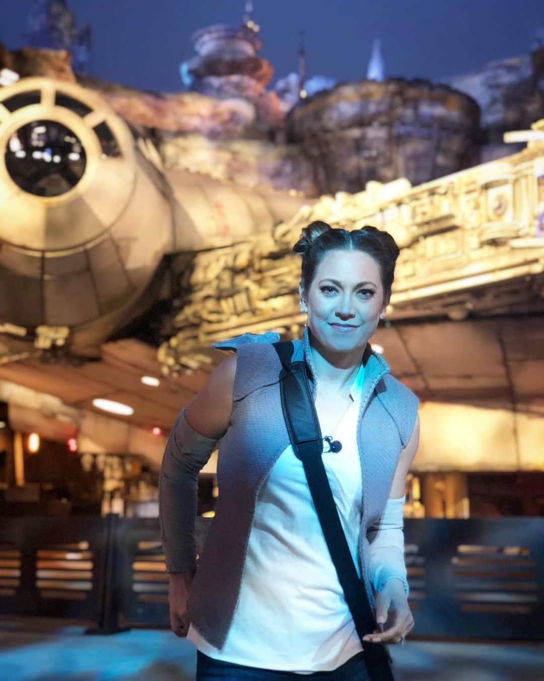 Good Morning Americaさんのインスタグラム写真 - (Good Morning AmericaInstagram)「No Jedi mind tricks here! The Force is strong with @ginger_zee here at @StarWars: #GalaxysEdge! LINK IN BIO FOR MORE!」5月30日 22時54分 - goodmorningamerica