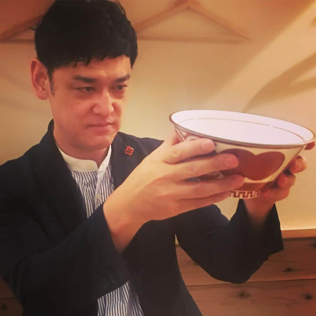 宮田麺児さんのインスタグラム写真 - (宮田麺児Instagram)「究極のラーメン鉢のチェック！！ ありがとう 弘大Z  #ラーメン#究極のラーメン鉢#波佐見焼#弘大Z」5月30日 22時49分 - miyatamenji