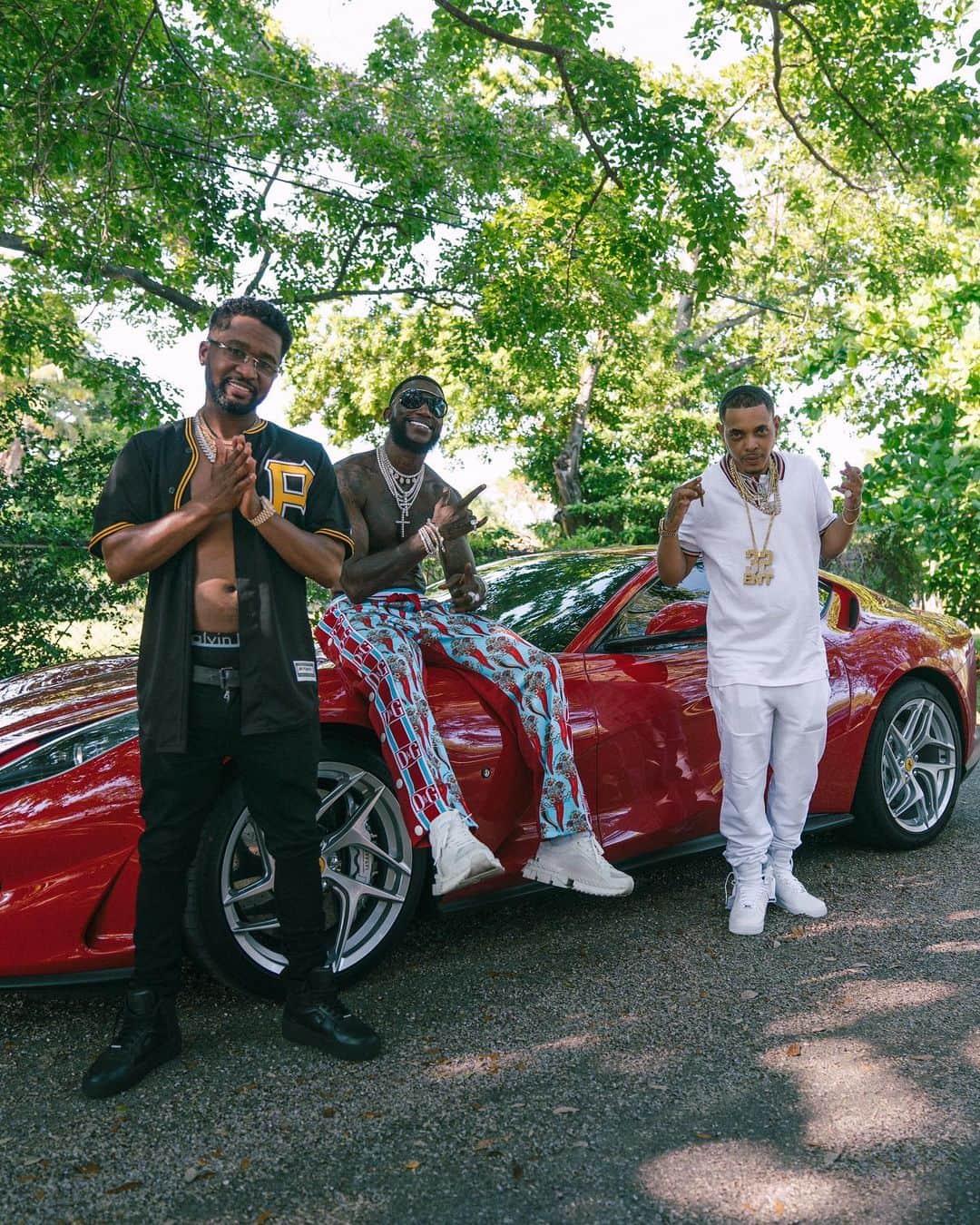 グッチ・メインのインスタグラム：「#SoIceyBoyz  #FerrariBoyz #SunValleyBoyz @zaytovenbeatz @ojdajuiceman32 💎💎」