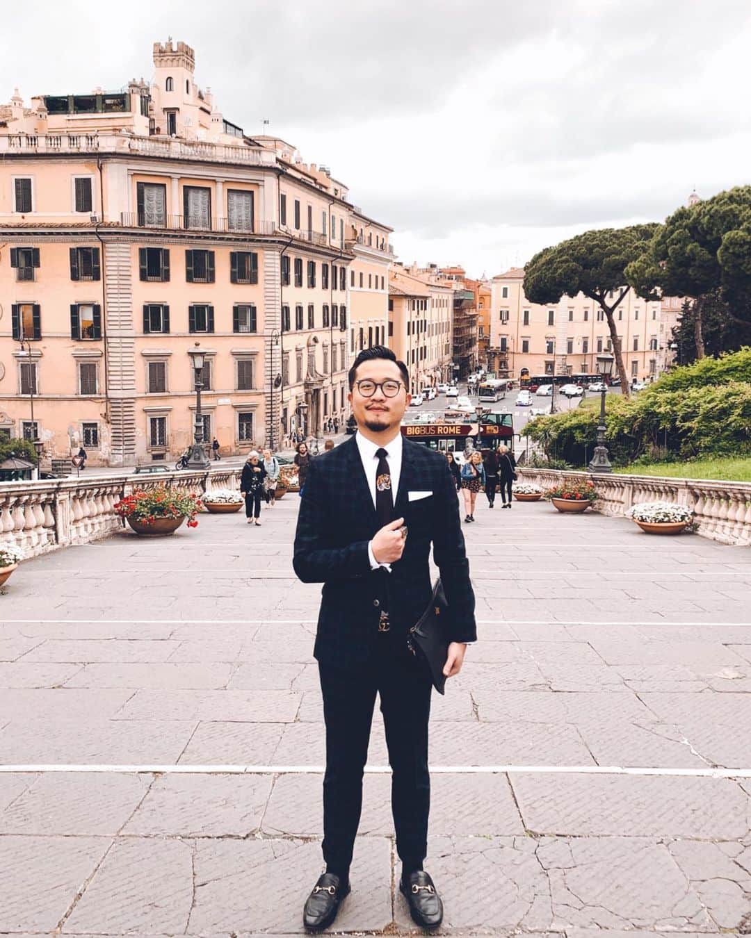 s ᴇ  ɴ ᴋ ᴄのインスタグラム：「🇮🇹 Two photos to wrap up my first cruise show trip 😛 #seanalogue」