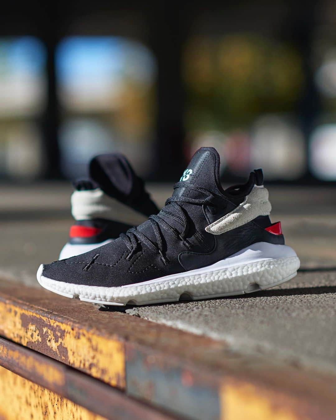ワイスリーのインスタグラム：「Y-3 KUSARI II.​ Y-3 Spring Summer 2019. ​---​ #adidas #Y3 #YohjiYamamoto  #KUSARI​ Discover the collection at Y-3.com​」