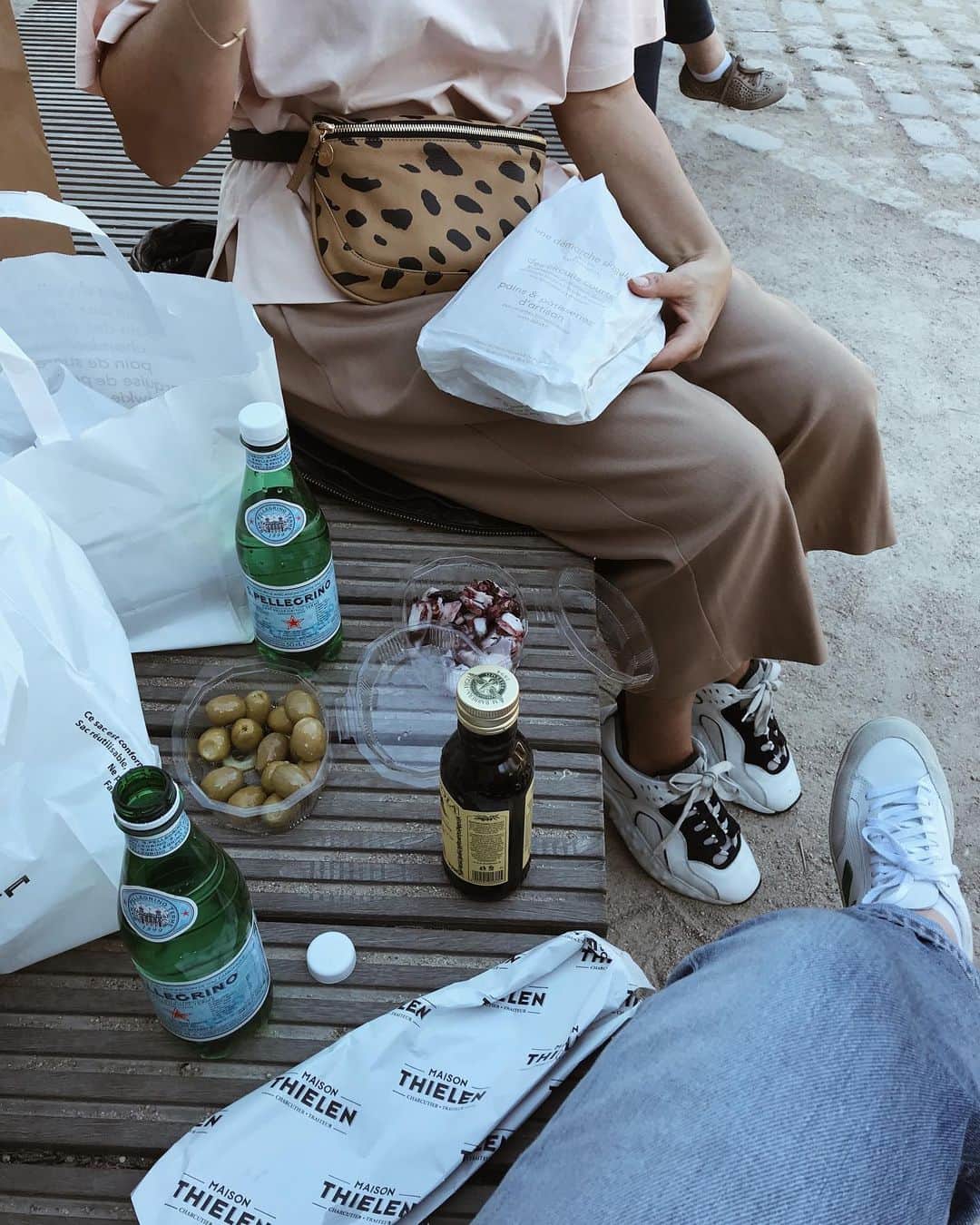 ジェニファー・エスポジートさんのインスタグラム写真 - (ジェニファー・エスポジートInstagram)「Picnics in the park make me 😁. #simplethings」5月30日 23時12分 - jesposito