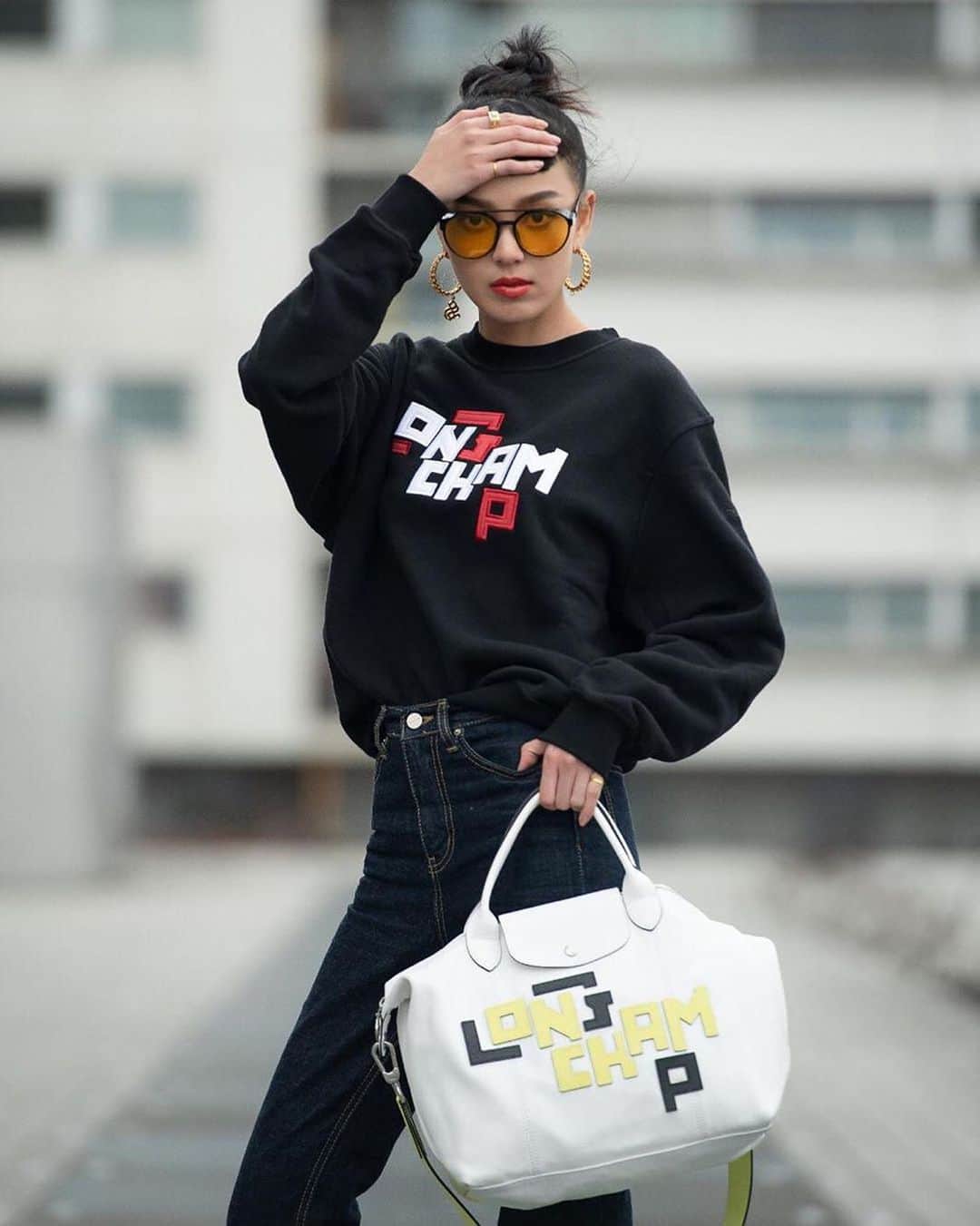 Longchampさんのインスタグラム写真 - (LongchampInstagram)「This girl's got swag! @kiwileehan sporting a #LongchampLGP sweatshirt and #LePliageCuir LGP.」5月30日 23時05分 - longchamp