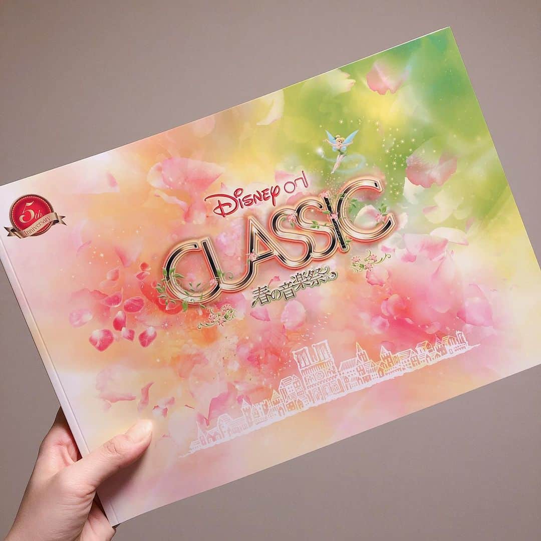 昆夏美のインスタグラム：「. Diseny on CLASSIC 春の音楽祭2019 をシアターオーブで観てきました！ ディズニー×オーケストラ＝極上 です♡ 2部の演目はノートルダムの鐘 だったんですが、 ノートルダムのオープニングを フルオケで聴く贅沢さ。鳥肌。 一気に作品の世界へ 連れて行ってもらえました。 6月2日までですっ！ 皆さまほんとに、ぜひ♡ . そのあとは、2014年のタム #新津ちせ ちゃんと急遽久々に 会えました。 いまや、CMやユニットや映画など ひっぱりだこのちせ。 主演映画も公開されるとか☺️ すごいなぁー♡ . 名古屋公演までの間、 ゆっくりと過ごし パワーを充電したいと思います！」
