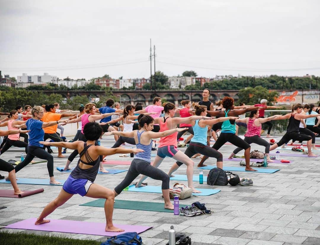 フィラデルフィア美術館さんのインスタグラム写真 - (フィラデルフィア美術館Instagram)「It's that time of year again—yoga is moving outside to the Anne d'Harnoncourt Sculpture Garden next Wednesday, and will be held outside throughout the summer. Check the website for cancellations in case of inclimate weather.」5月30日 23時06分 - philamuseum