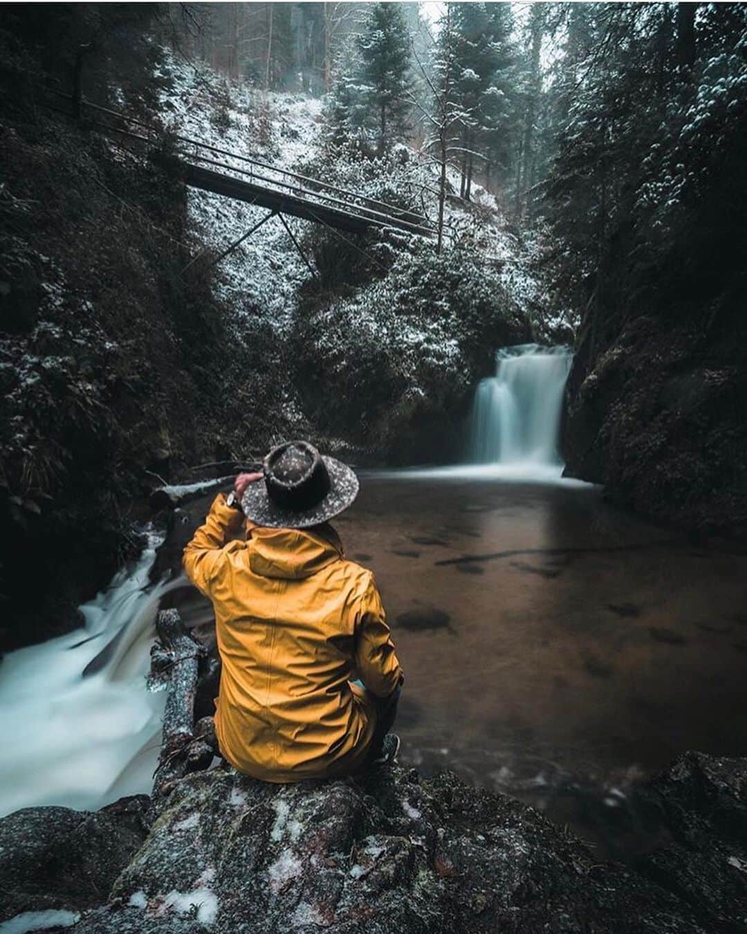 FOLKさんのインスタグラム写真 - (FOLKInstagram)「Is it just me or does today feel like a Friday? Am I the only one dreaming of weekend adventures? Exploring the wilderness, smalltowns, and discovering lands unknown? Today’s favorites are: 1) @giuliogroebert 2) @evakosmasflores 3) @allanpuls 4) @thesamgraves 5) @jordanherschel 6) @jessolm」5月30日 23時12分 - folkmagazine