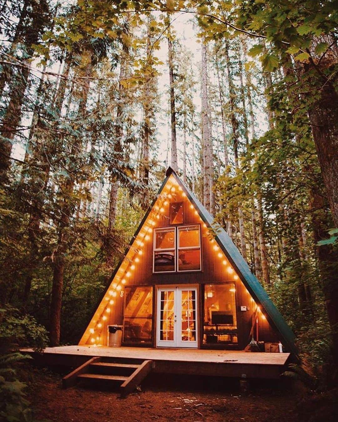 FOLKさんのインスタグラム写真 - (FOLKInstagram)「Is it just me or does today feel like a Friday? Am I the only one dreaming of weekend adventures? Exploring the wilderness, smalltowns, and discovering lands unknown? Today’s favorites are: 1) @giuliogroebert 2) @evakosmasflores 3) @allanpuls 4) @thesamgraves 5) @jordanherschel 6) @jessolm」5月30日 23時12分 - folkmagazine