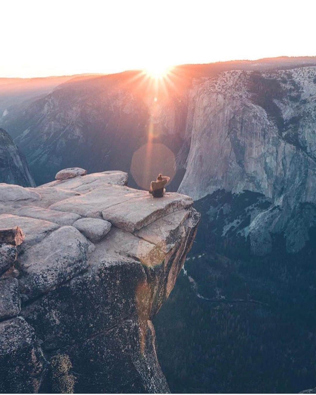 FOLKさんのインスタグラム写真 - (FOLKInstagram)「Is it just me or does today feel like a Friday? Am I the only one dreaming of weekend adventures? Exploring the wilderness, smalltowns, and discovering lands unknown? Today’s favorites are: 1) @giuliogroebert 2) @evakosmasflores 3) @allanpuls 4) @thesamgraves 5) @jordanherschel 6) @jessolm」5月30日 23時12分 - folkmagazine