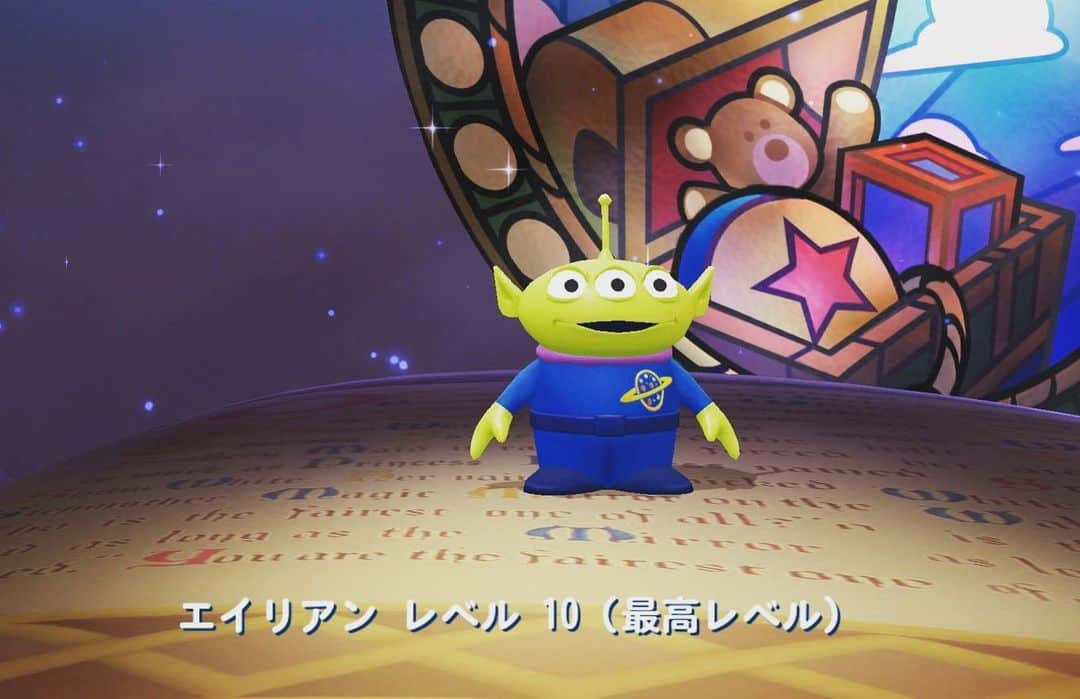 一聖さんのインスタグラム写真 - (一聖Instagram)「ディズニーのパークを自ら作っていくゲーム。﻿ キャラクターをどんどん解放させ、アトラクションの配置やパレードのフロートを集める。(課金対象アイテムあったけど…無課金ユーザー) ﻿ まあシムシティみたいな雰囲気。﻿ ストーリーは色んな映画とコラボをしていたからDオタからしたら喜びなのです。﻿ 朝起きてからチェック〜寝る前にチェック。﻿ 無表情で仕事の様に毎日入り込んでた自分が奇妙だね笑﻿ メンバーにも「まーだやってんの！？」って言われたな〜﻿ しかし配信終了…﻿ 最後に思い出として好きなキャラを並べてみた。﻿ ﻿ #ディズニー#マジックキングダムズ﻿ #ミッキー#リトルグリーンメン#ジュディ﻿ #Disney#Mickey﻿ #ToyStory#littlegreenmen﻿ #zootopia#JudyHopps﻿ #Dオタ#ディズ兄さん#無表情#絶望﻿」5月30日 23時09分 - buglug_issei